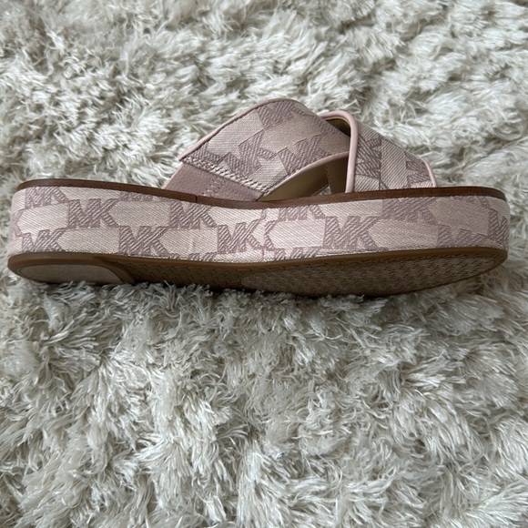 Michael Kors Women's Pink Slide Sandals-new✨ - Picture 4 of 7